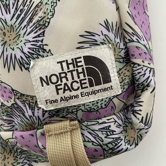 The North Face Berkeley Field Crossybody Bag Purse Purple Floral Print - Picture 5 of 9